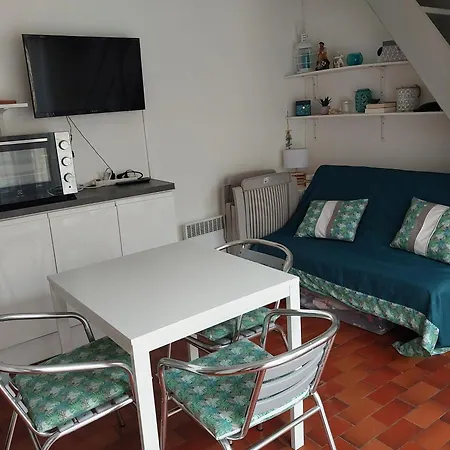 Maison Climatisee A 100 M Proche Du Lydia Apartment